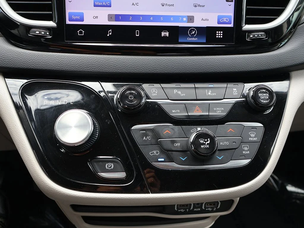 Used 2023 Black Chrysler Touring L image 49