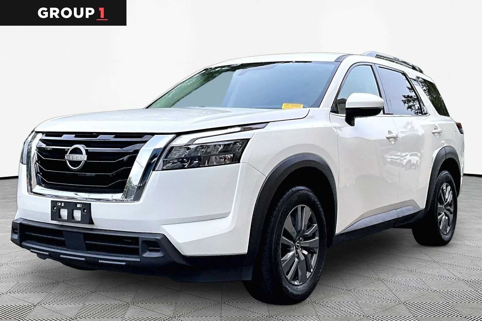 2025 Nissan Pathfinder SV