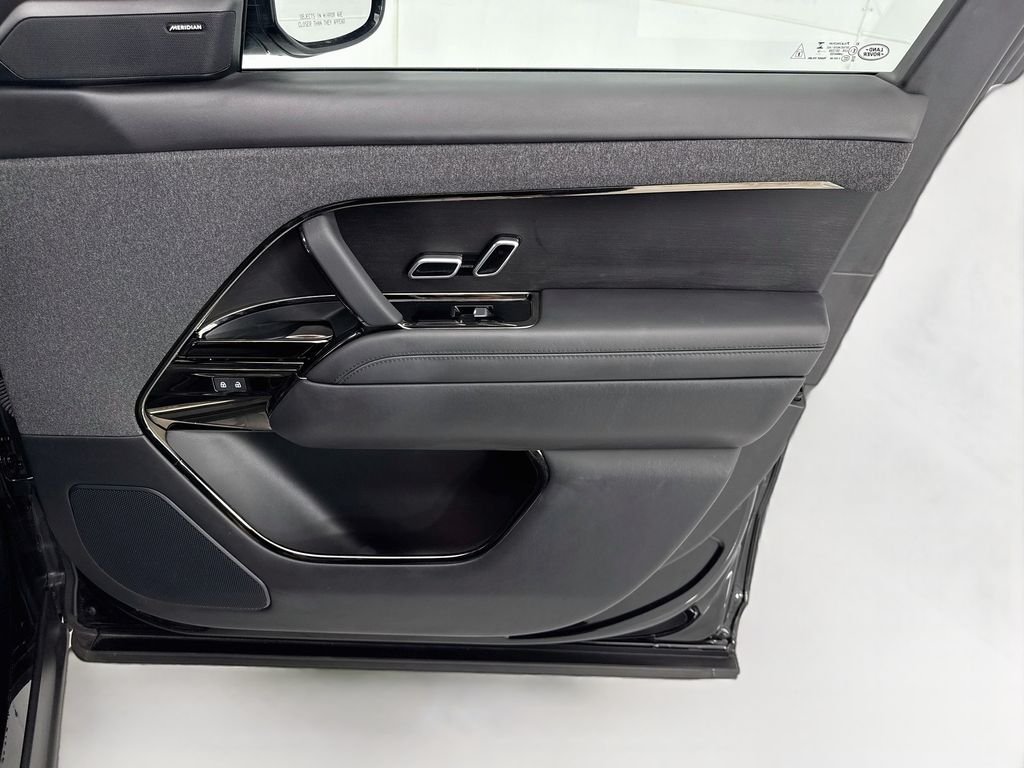 Used 2023 Santorini Black Metallic Land Rover SE Dynamic image 24