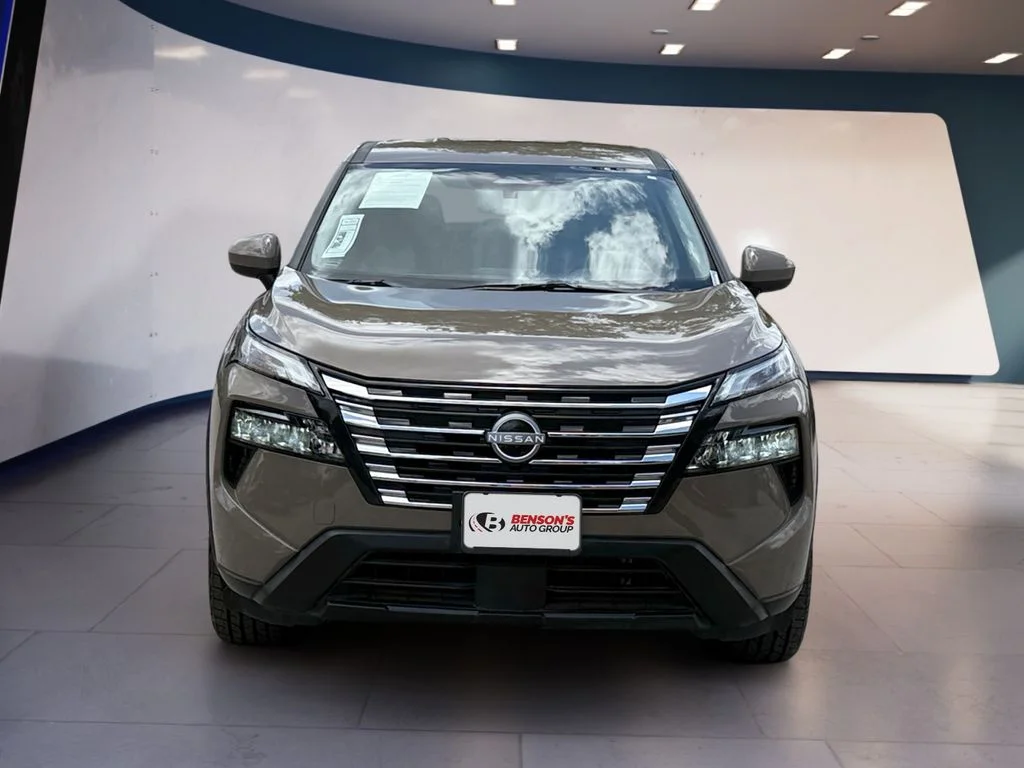 Used 2025 Beige/tan Nissan SV image 8