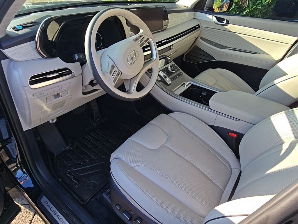 Used 2023 White Hyundai Calligraphy image 11