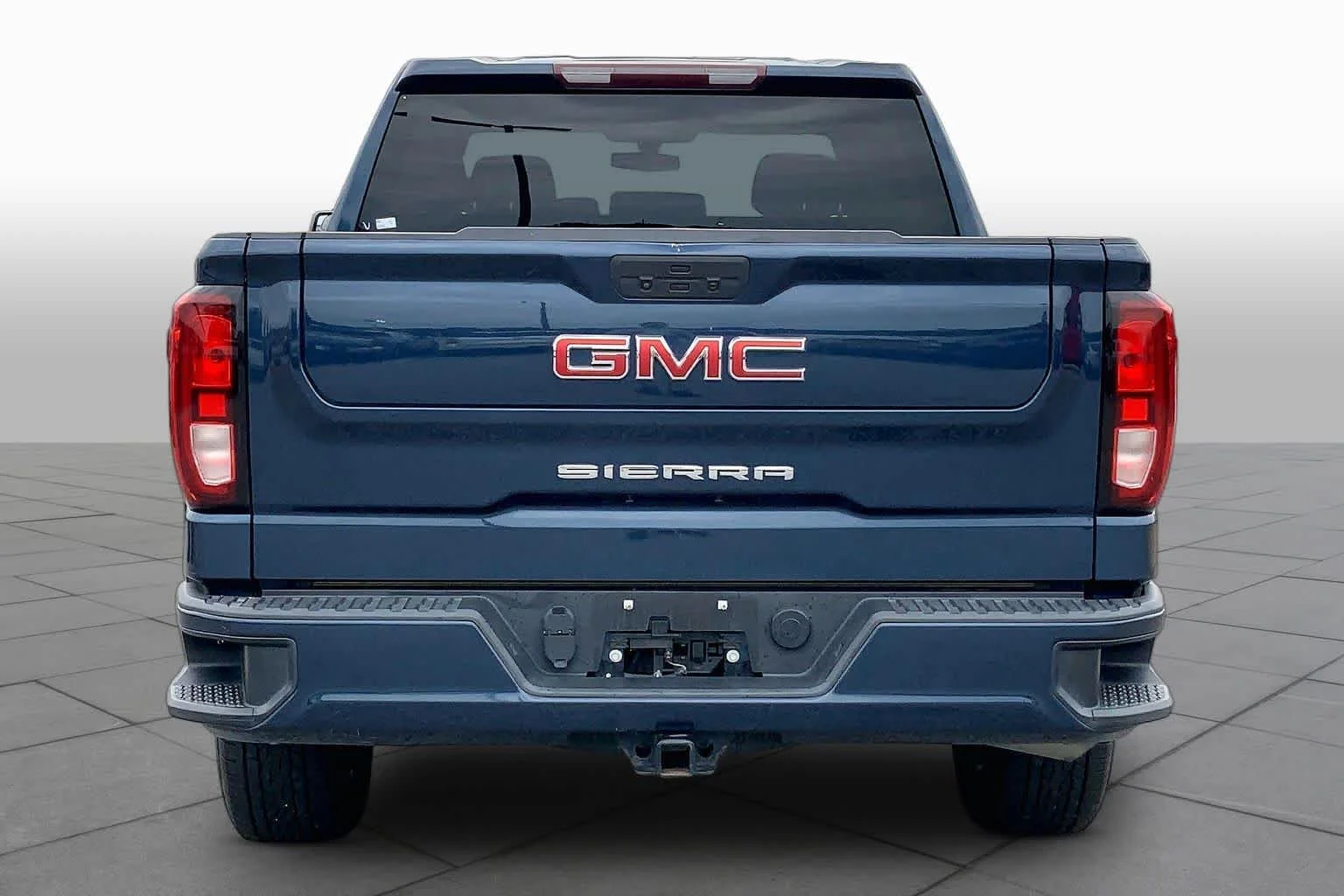 Used 2021 Pacific Blue Metallic GMC Elevation image 5