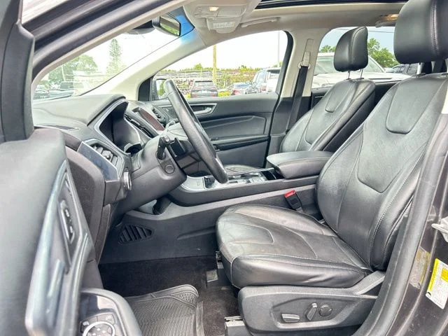 Used 2020  Ford Titanium image 32