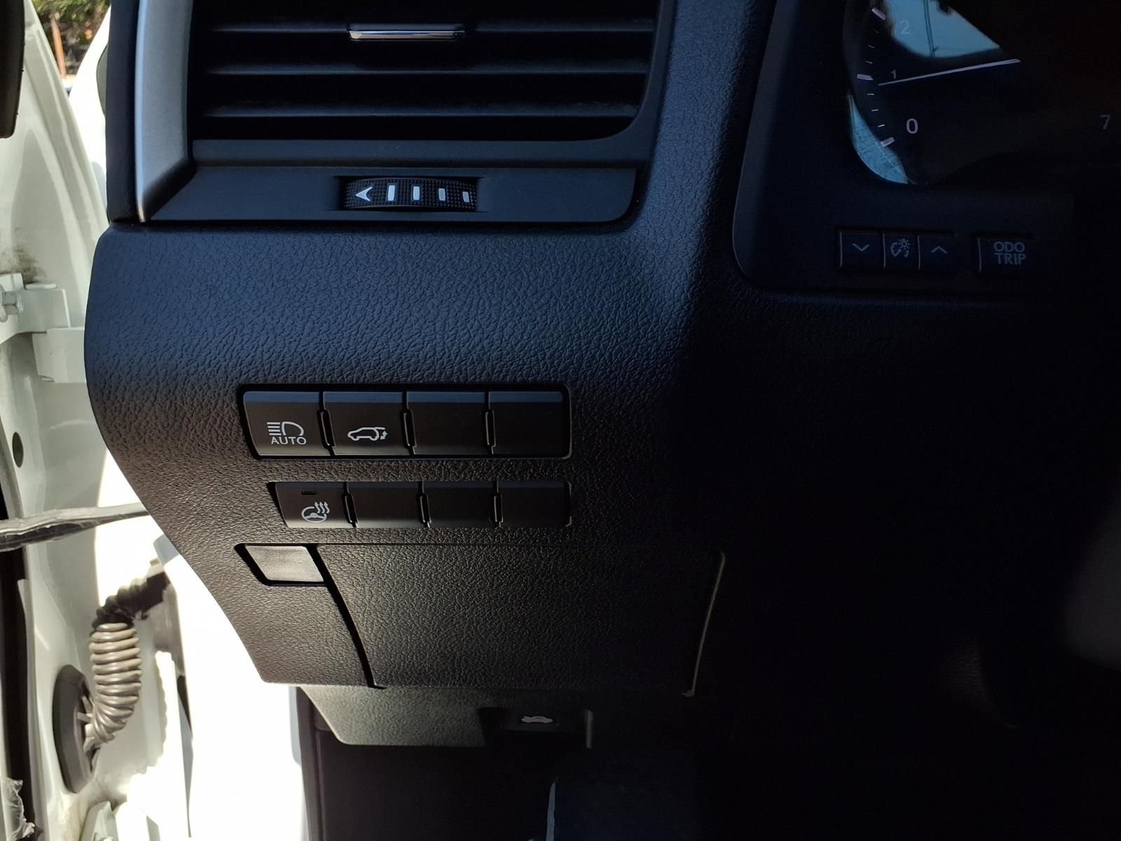 Used 2020 White Lexus 350 image 12