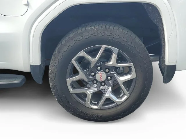 Used 2025 Summit White GMC SLT image 36