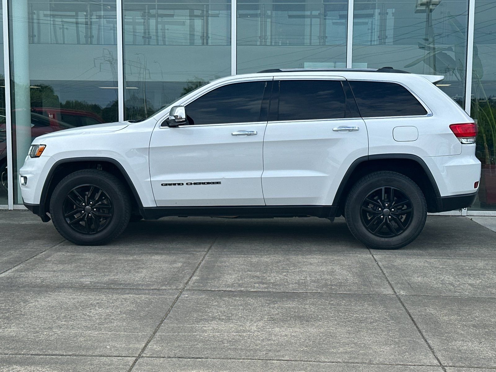 Used 2019 Bright White Clearcoat Jeep Limited image 5