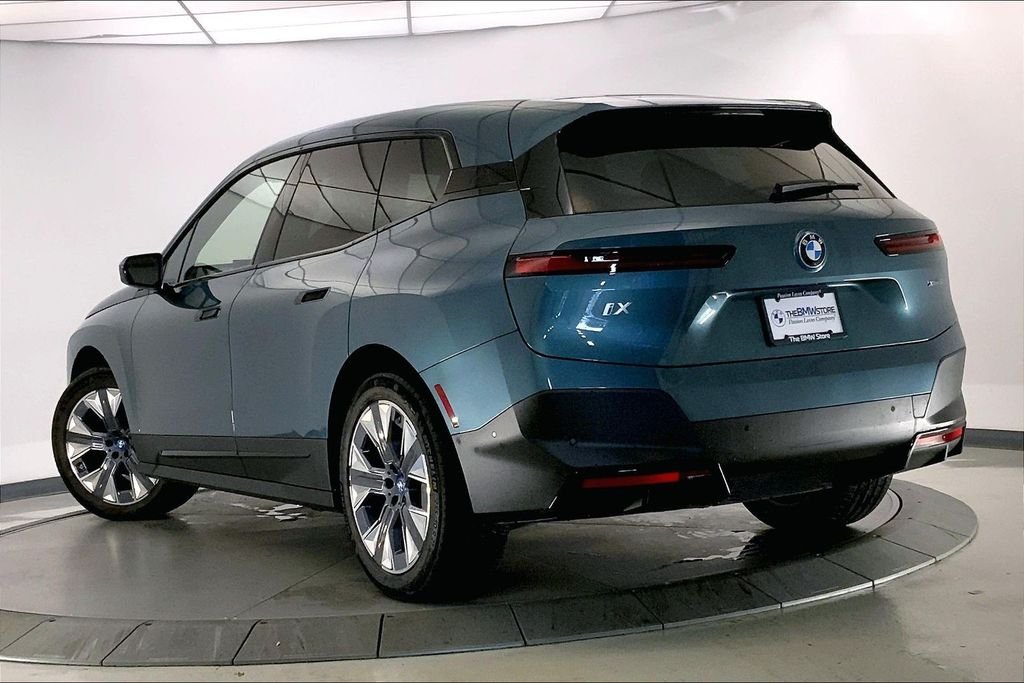 Used 2024 Blue BMW xDrive50 image 9