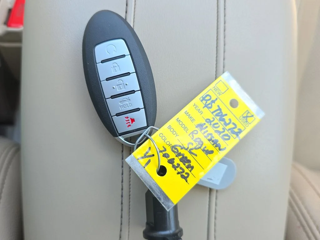 Used 2020 Green Nissan SL image 22