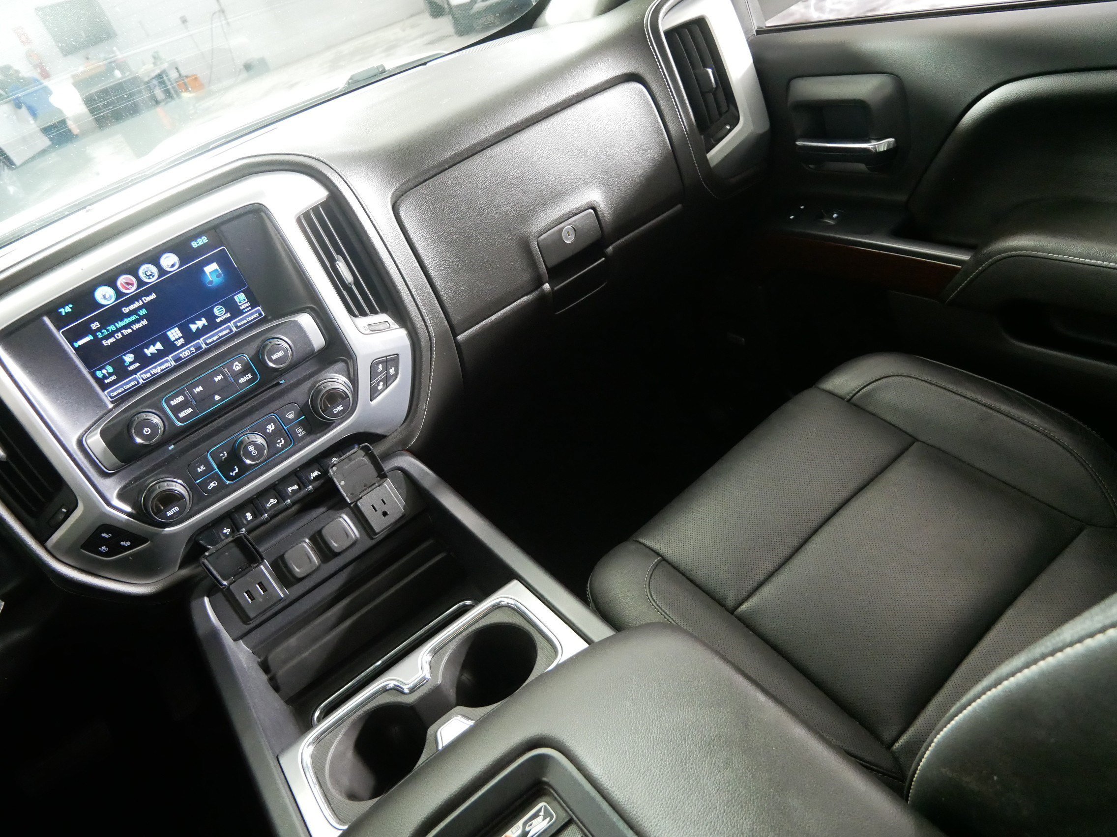 Used 2018 WHITE FROST TRICOAT GMC SLT image 11