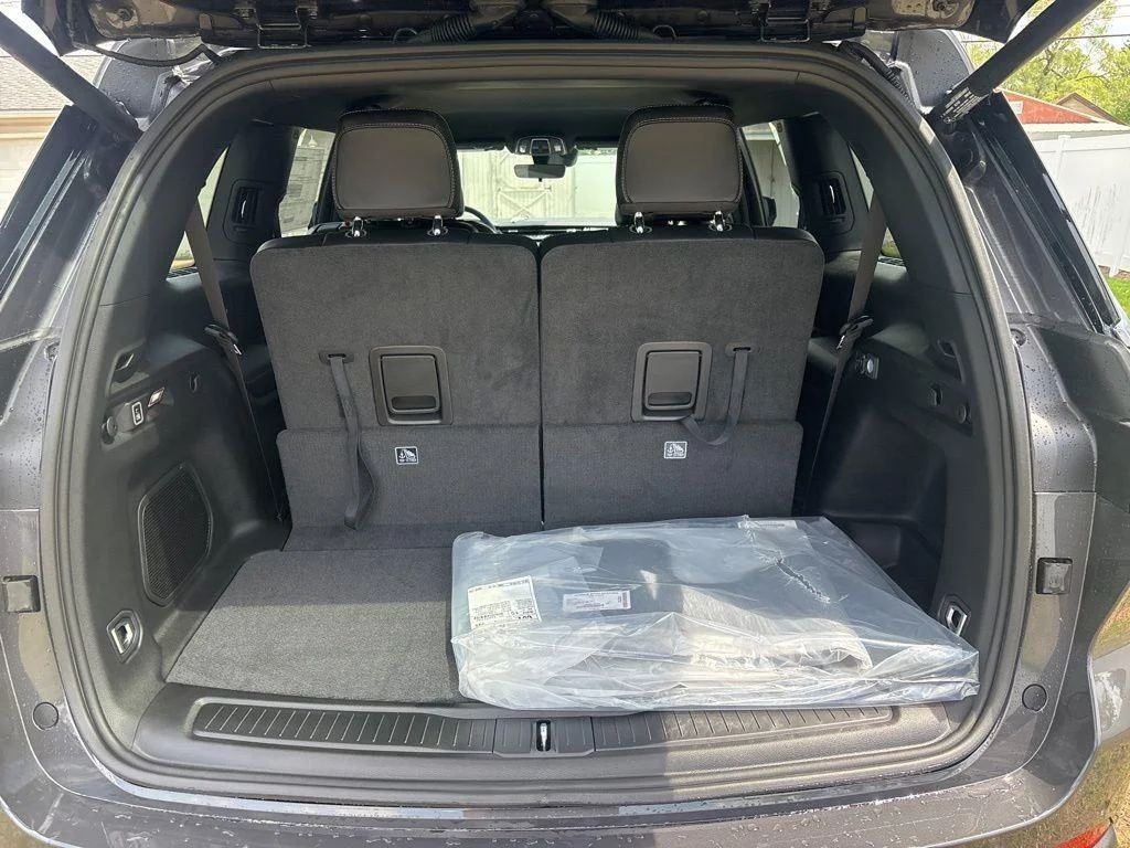 New 2026 Baltic Gray Metallic Clearcoat Jeep Limited image 11