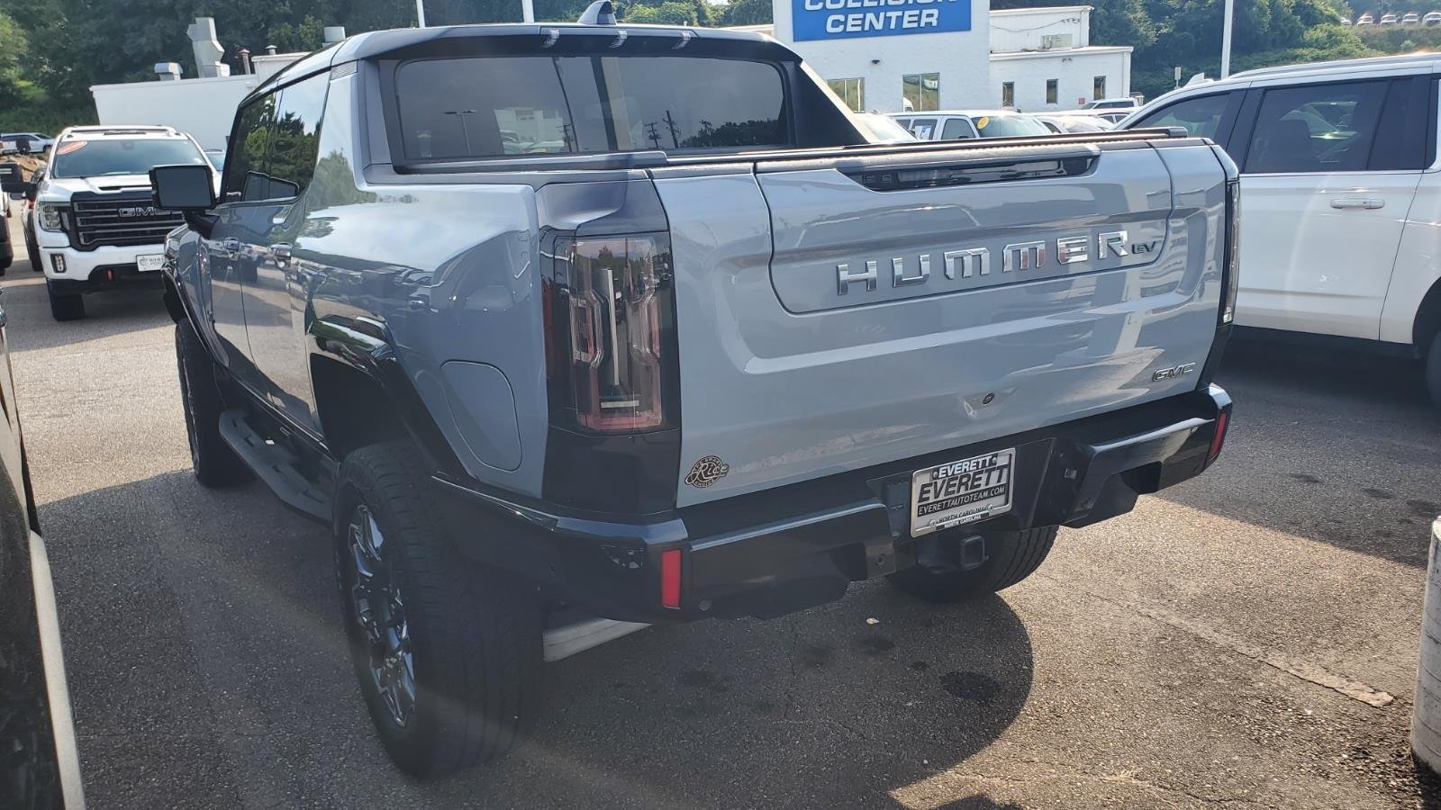 Used 2024 Meteorite Metallic (Grey) GMC 3X image 8
