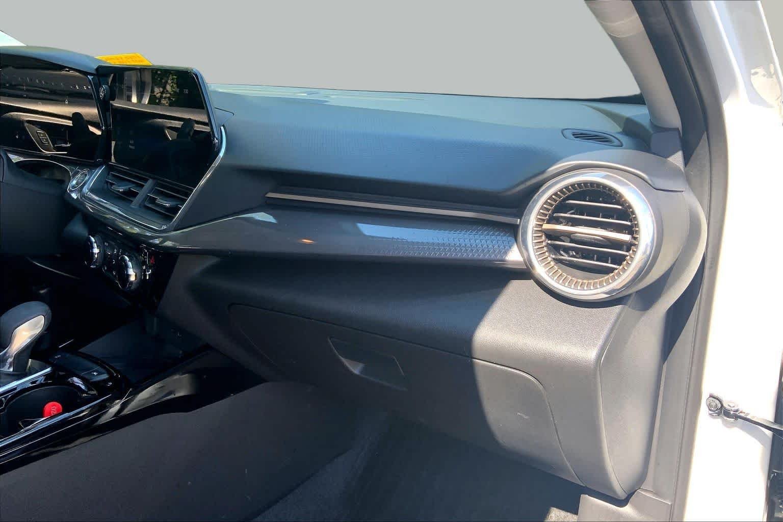 Used 2024 Summit White Chevrolet ACTIV image 19