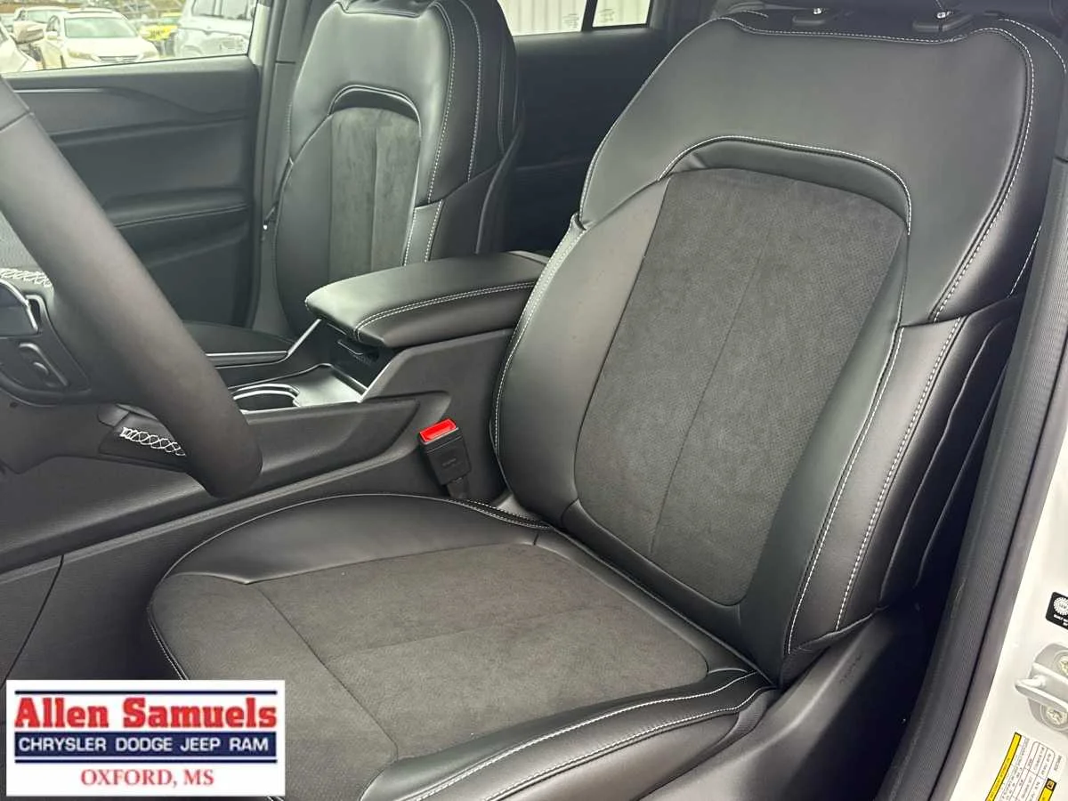 2025 Jeep Grand Cherokee Altitude - Photo 11