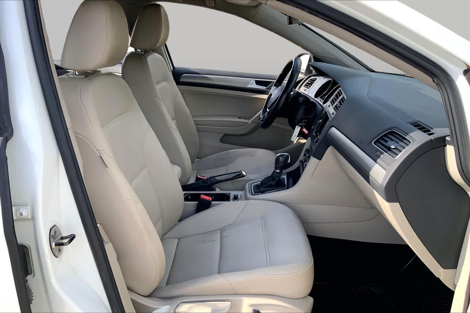 Used 2015 Pure White Volkswagen TSI S image 9