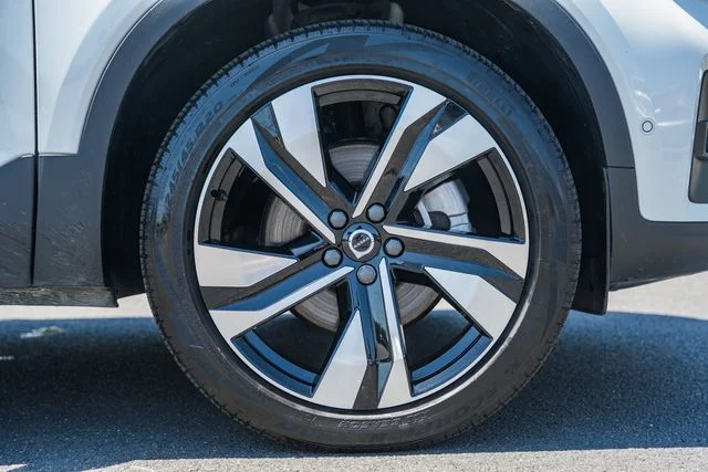 Certified Used 2025 Crystal White Volvo Plus image 18