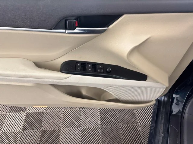 Used 2018 Blue Toyota LE image 18