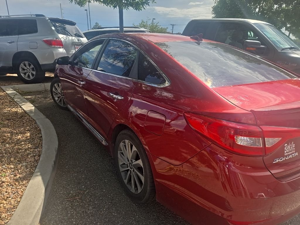 Used 2016 Red Hyundai Sport image 4