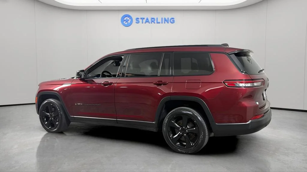 Used 2022 Red Jeep Altitude 4x2 image 4