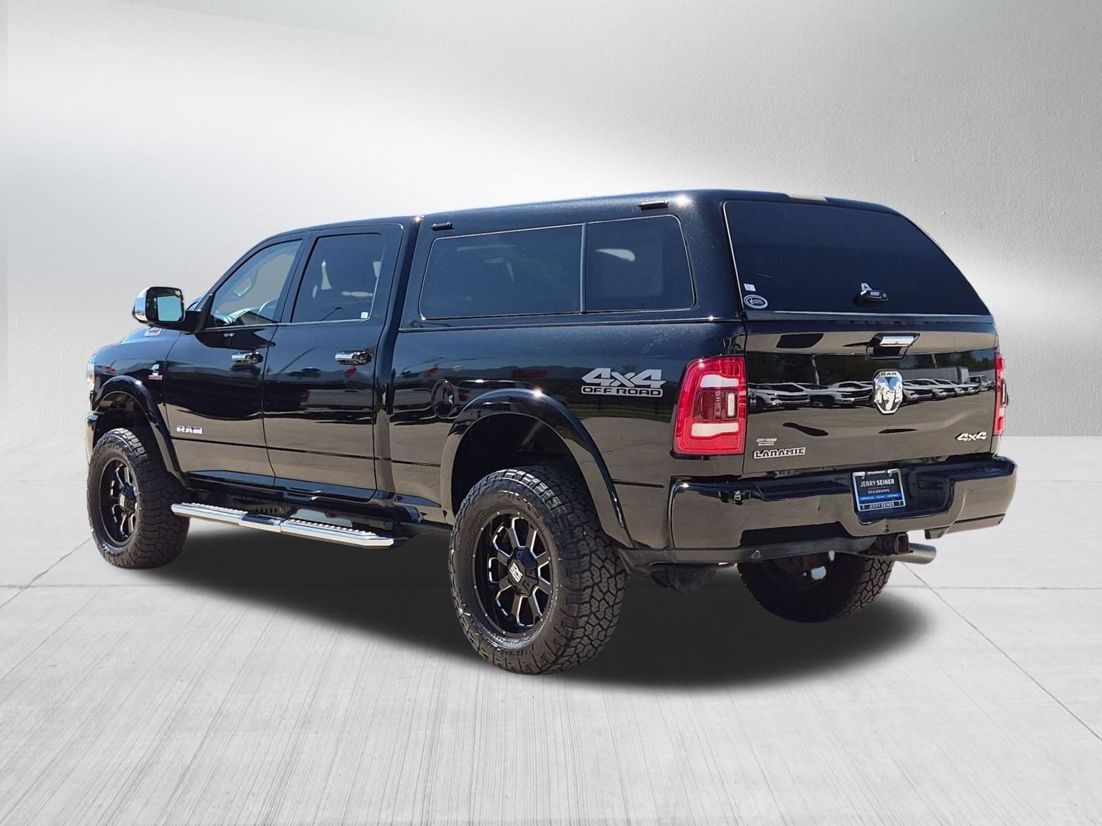 Used 2021 Diamond Black Crystal Pearlcoat Ram Laramie image 3