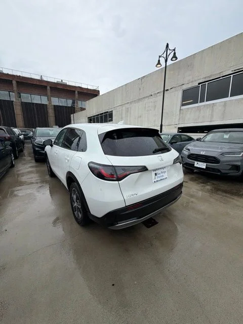 Used 2024  Honda EX-L image 6