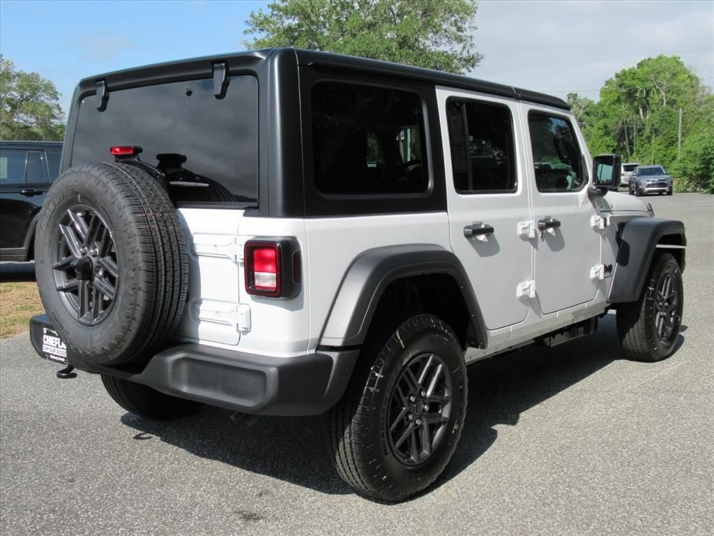 New 2026 Bright White Clear-Coat Exterior Paint Jeep Sport S image 7