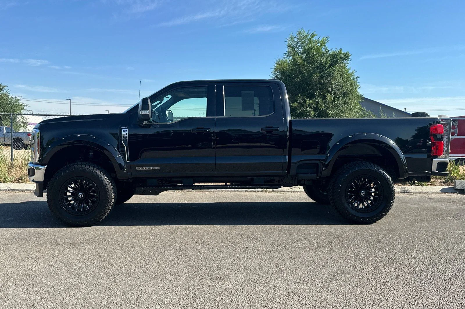 Used 2025  Ford Lariat image 7
