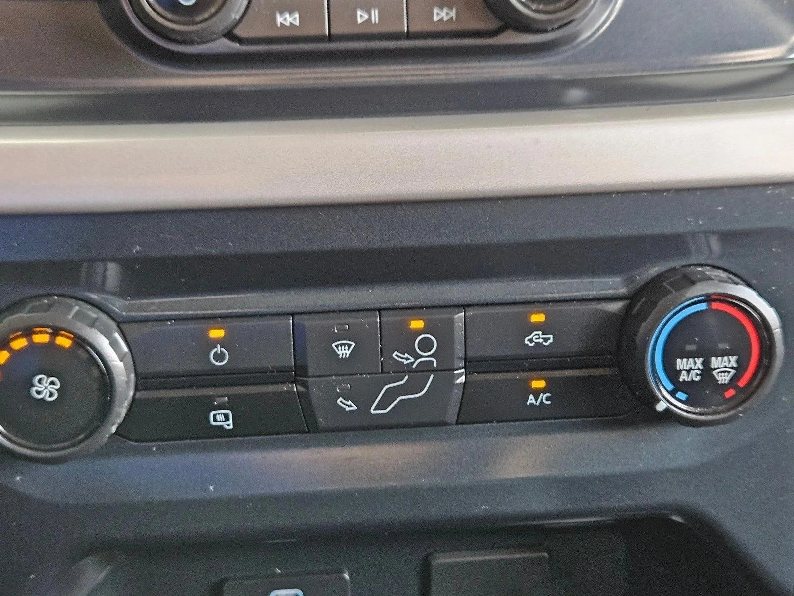 Used 2022 Oxford White Ford XL image 19