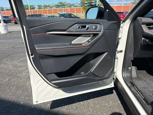 New 2027 Star White Metallic Tri-Coat Ford ST image 12