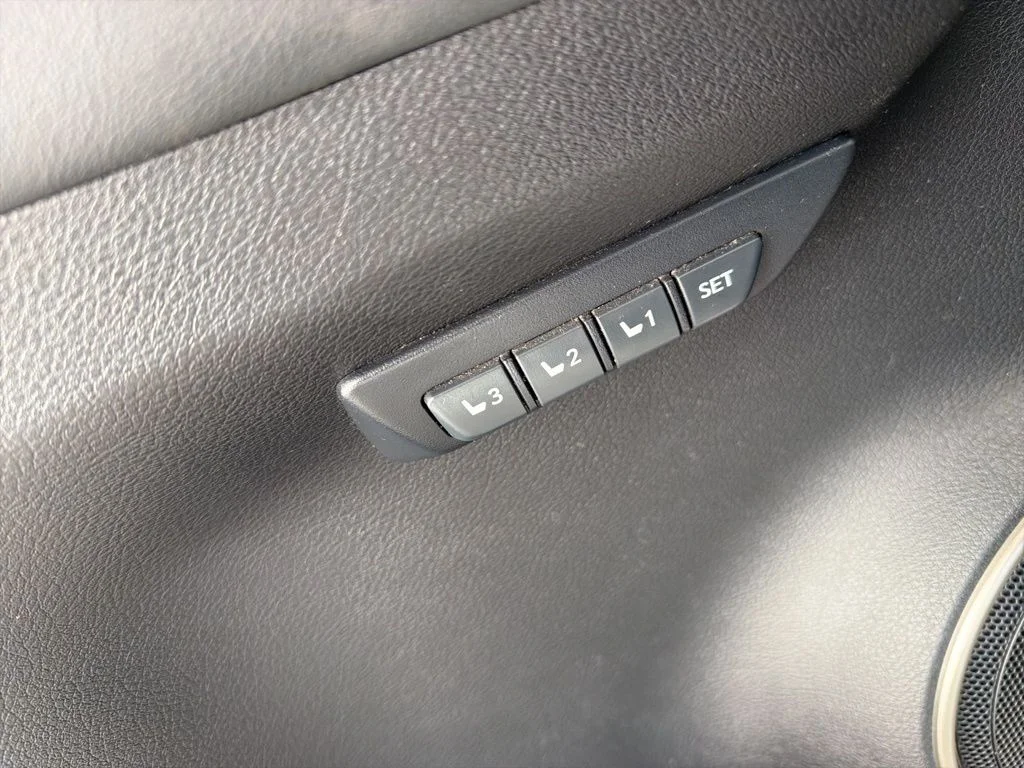 Used 2017 White Lexus 200t image 14