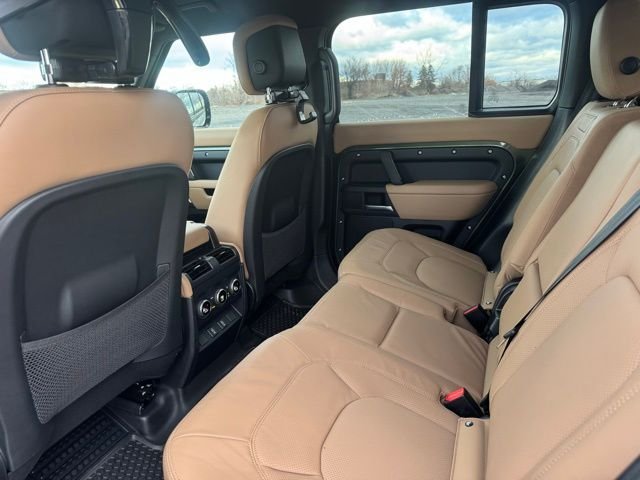 New 2026 Woolstone Green Land Rover X-Dynamic SE image 12