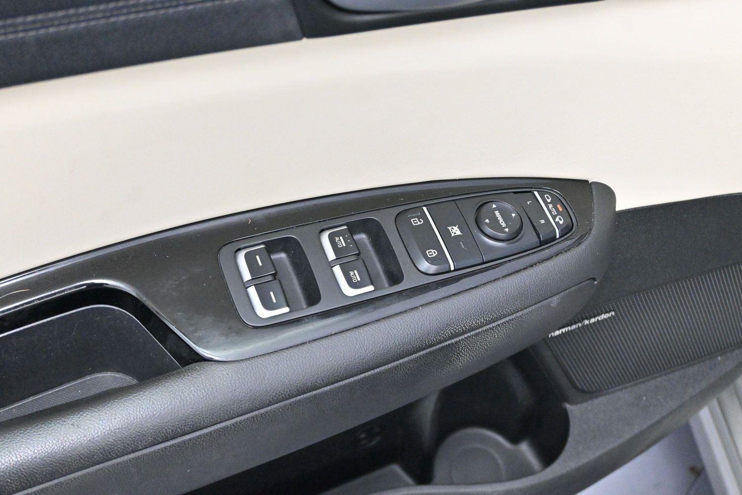 Used 2016 Titanium Silver Kia SXL Turbo image 11