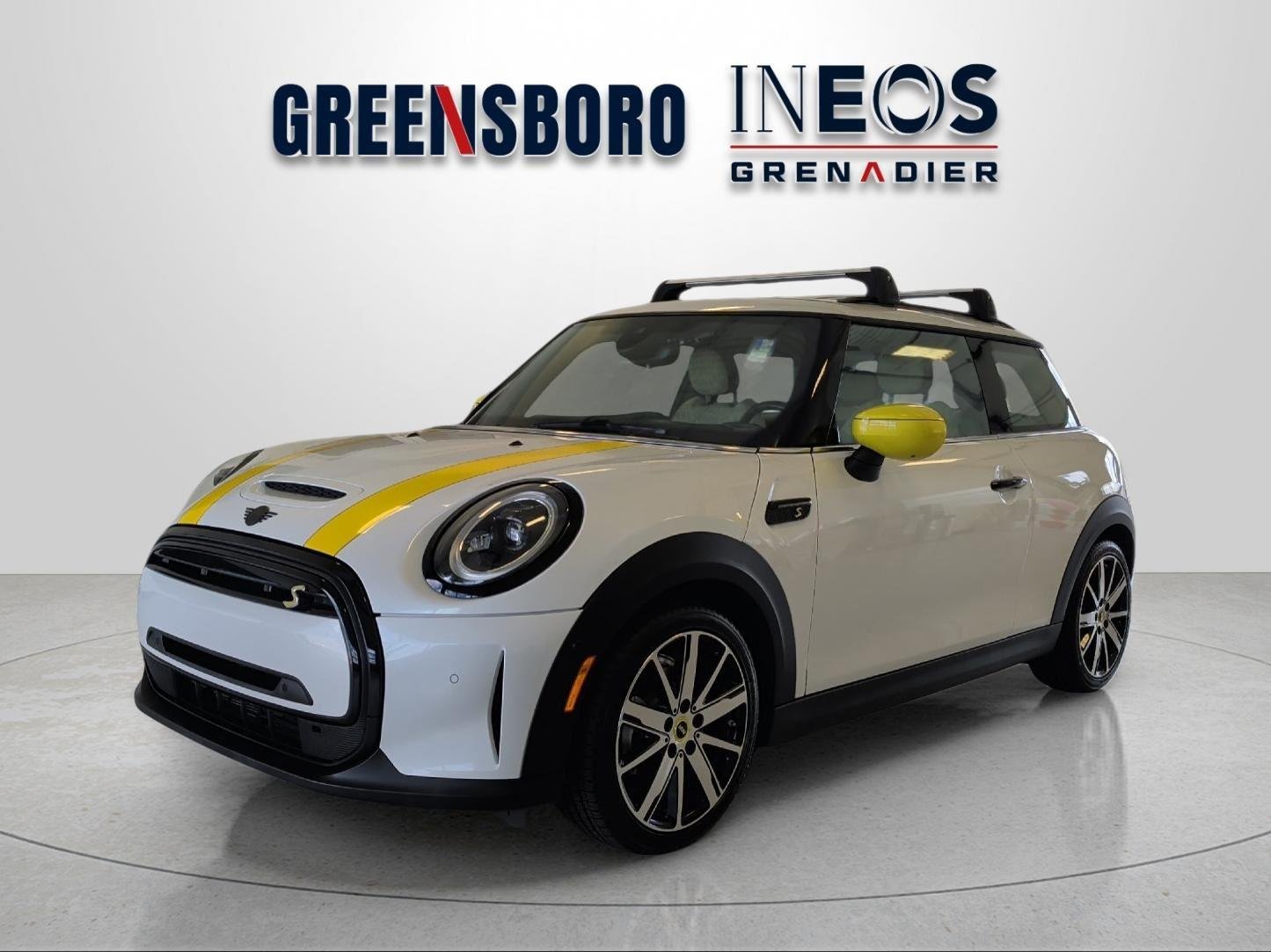 2023 MINI Hardtop Cooper SE's photo