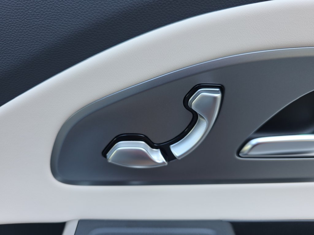 New 2027 Silver Mercedes-Benz CLA 220 image 17