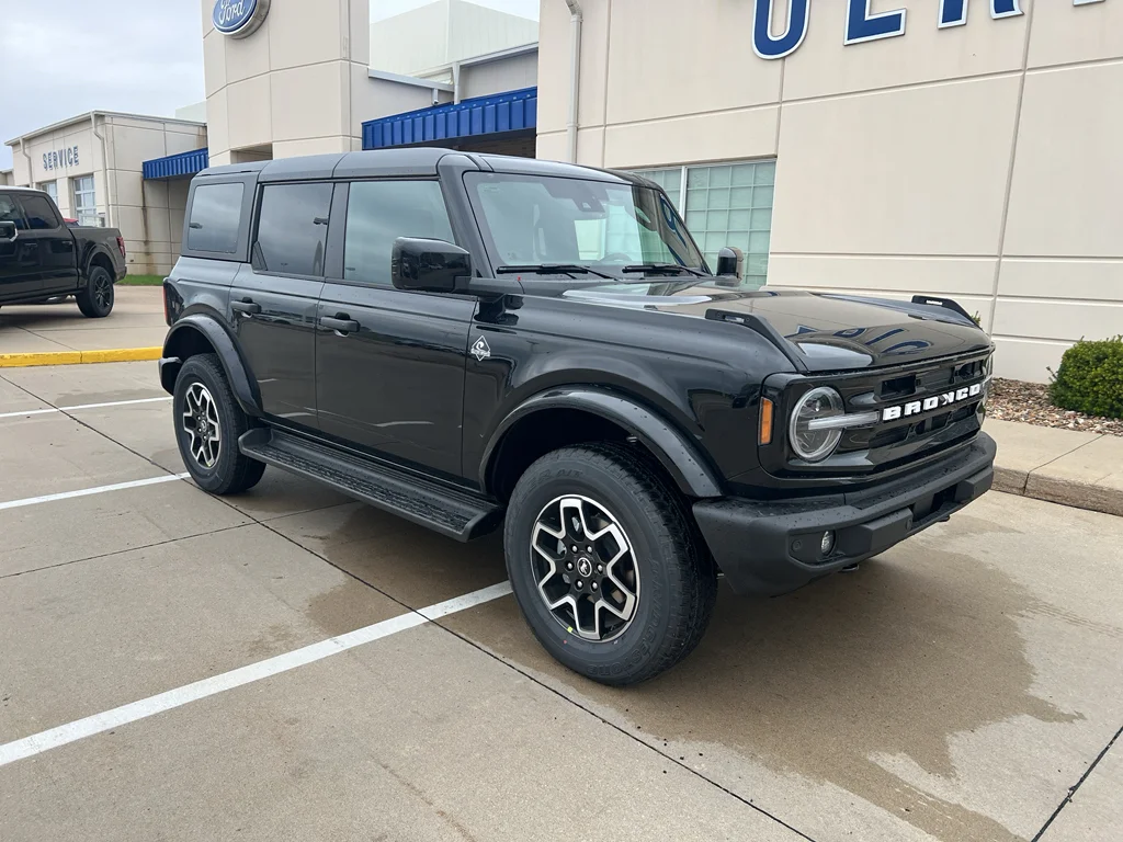 New 2026 Shadow Black Ford Outer Banks® image 28