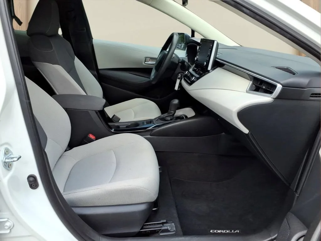 Used 2021 White Toyota LE image 34