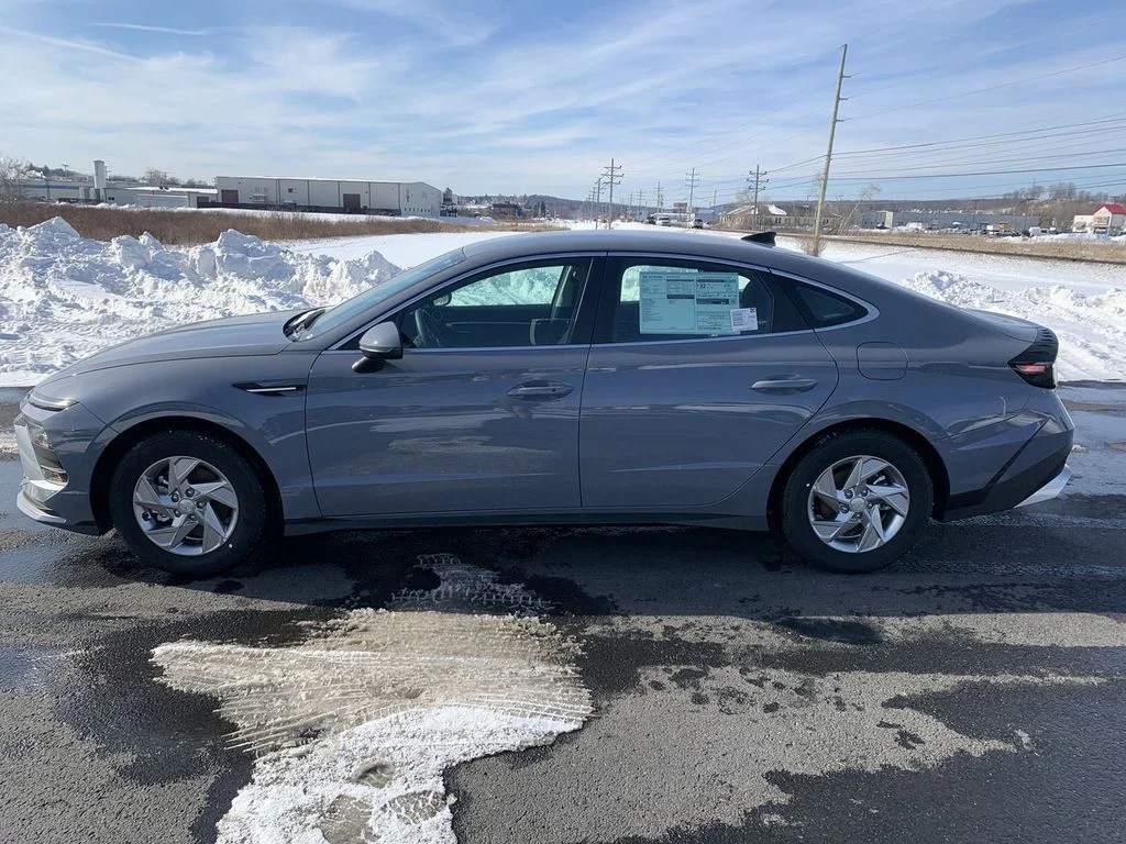 New 2026 Blue Hyundai SE image 5