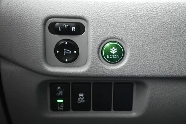 Used 2021 Silver Honda EX-L image 27