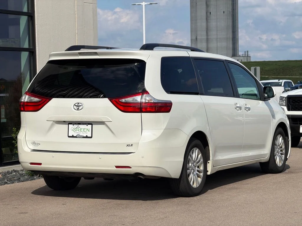 Used 2017 White Toyota XLE image 5