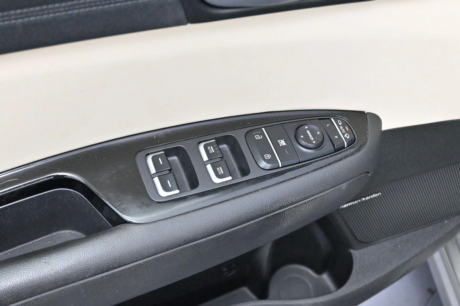 Used 2016 Titanium Silver Kia SXL Turbo image 11