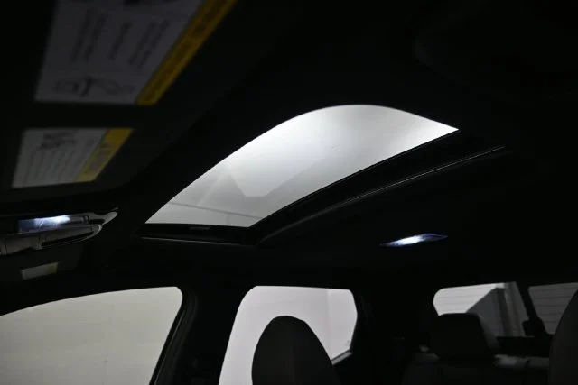 Used 2022 Ice White Hyundai Limited image 20