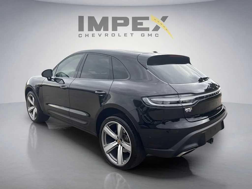 Used 2022  Porsche  image 3