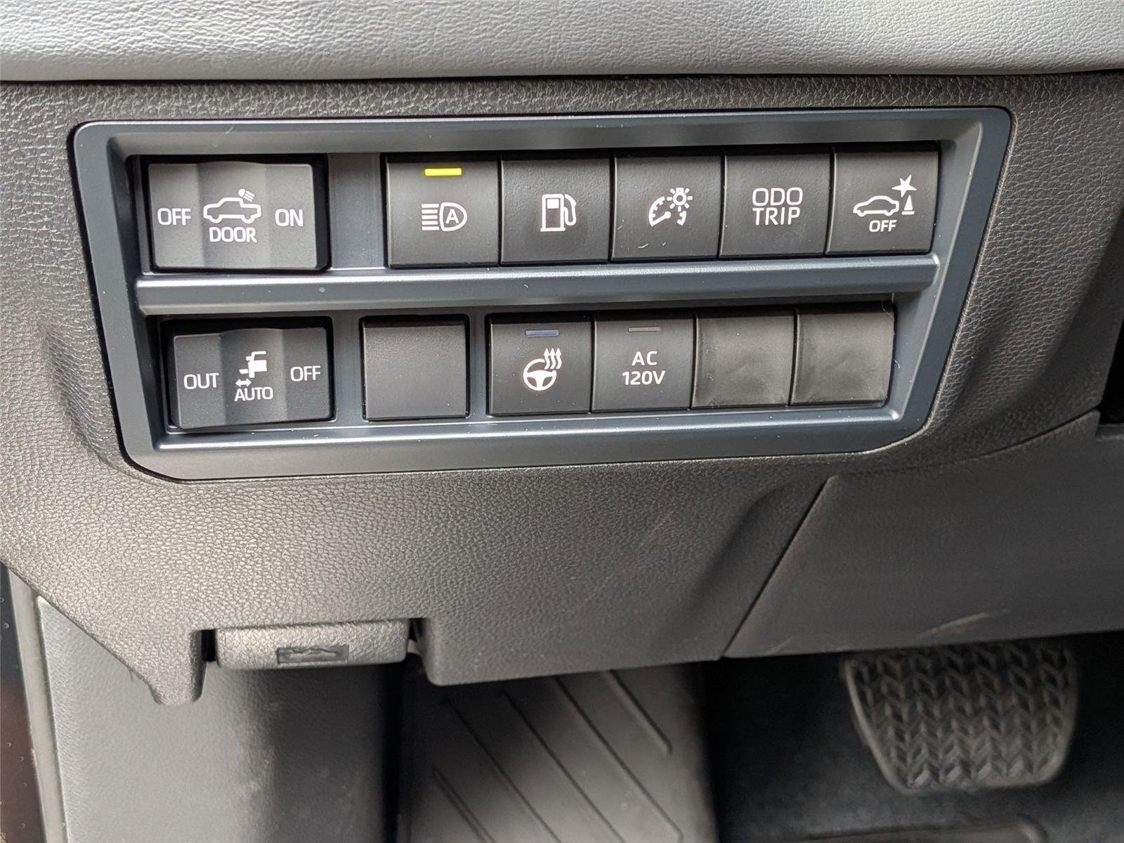 2025 Toyota Tundra Platinum - Photo 17