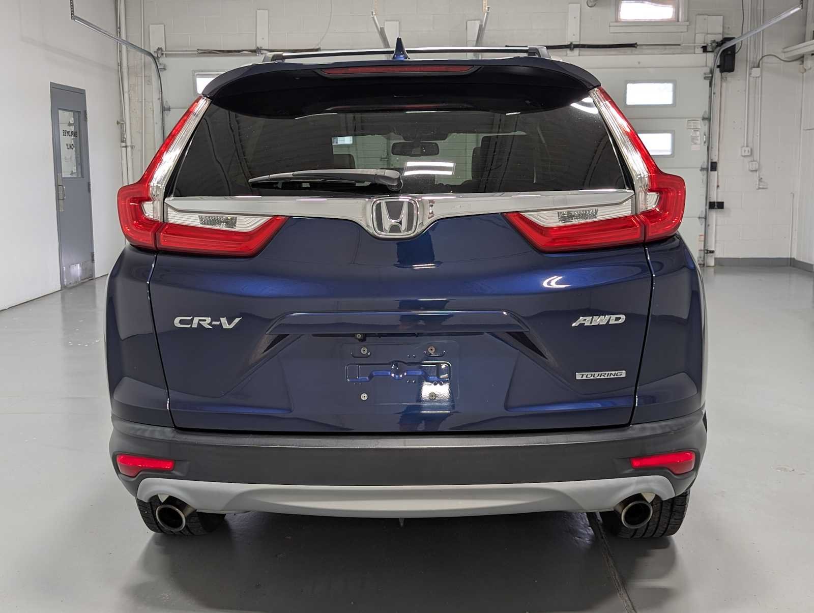 Used 2018 Obsidian Blue Pearl Honda Touring image 9