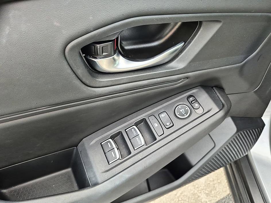Used 2023 Lunar Silver Metallic Honda EX image 13