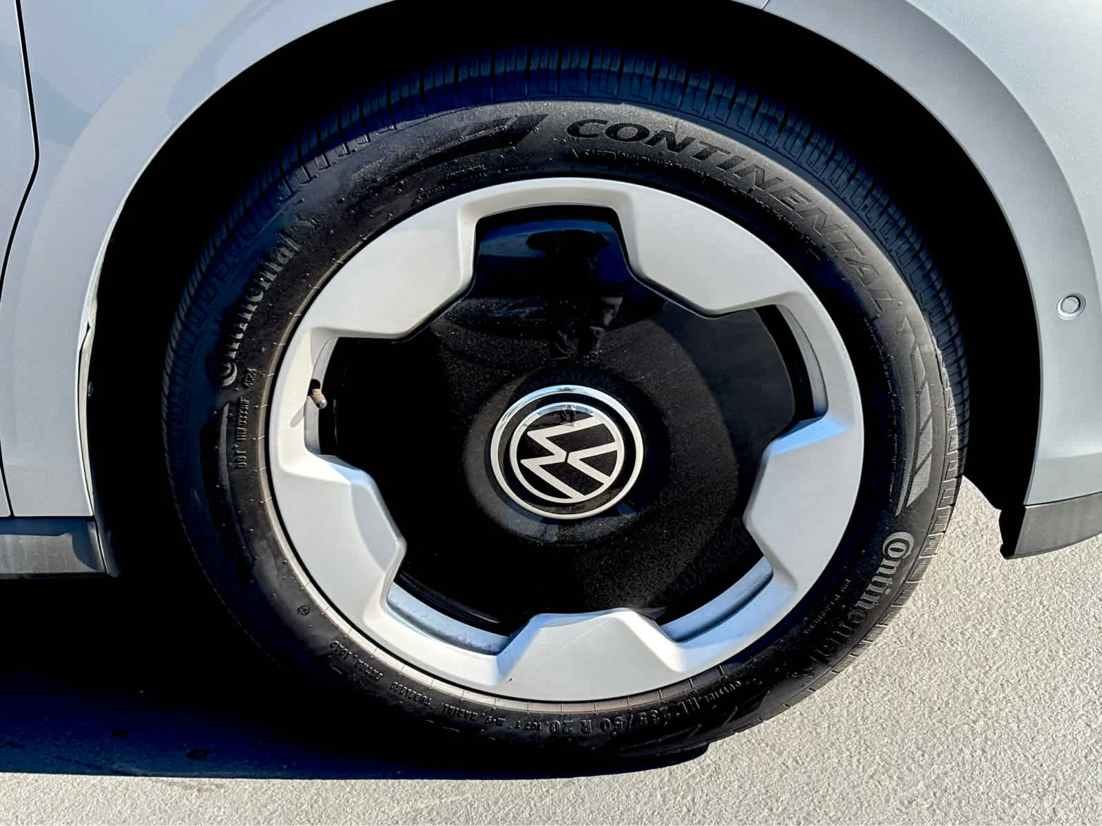 New 2025 Metro Silver Metallic Volkswagen Pro S image 25