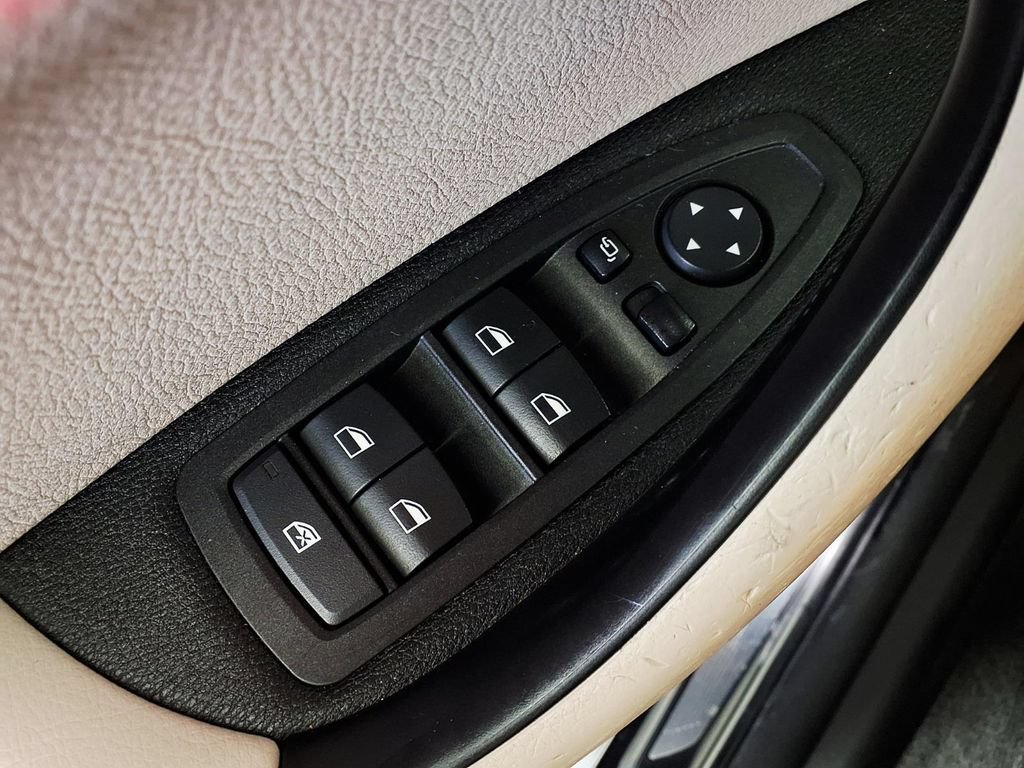 Used 2018 Black Sapphire Me BMW sDrive28i image 25