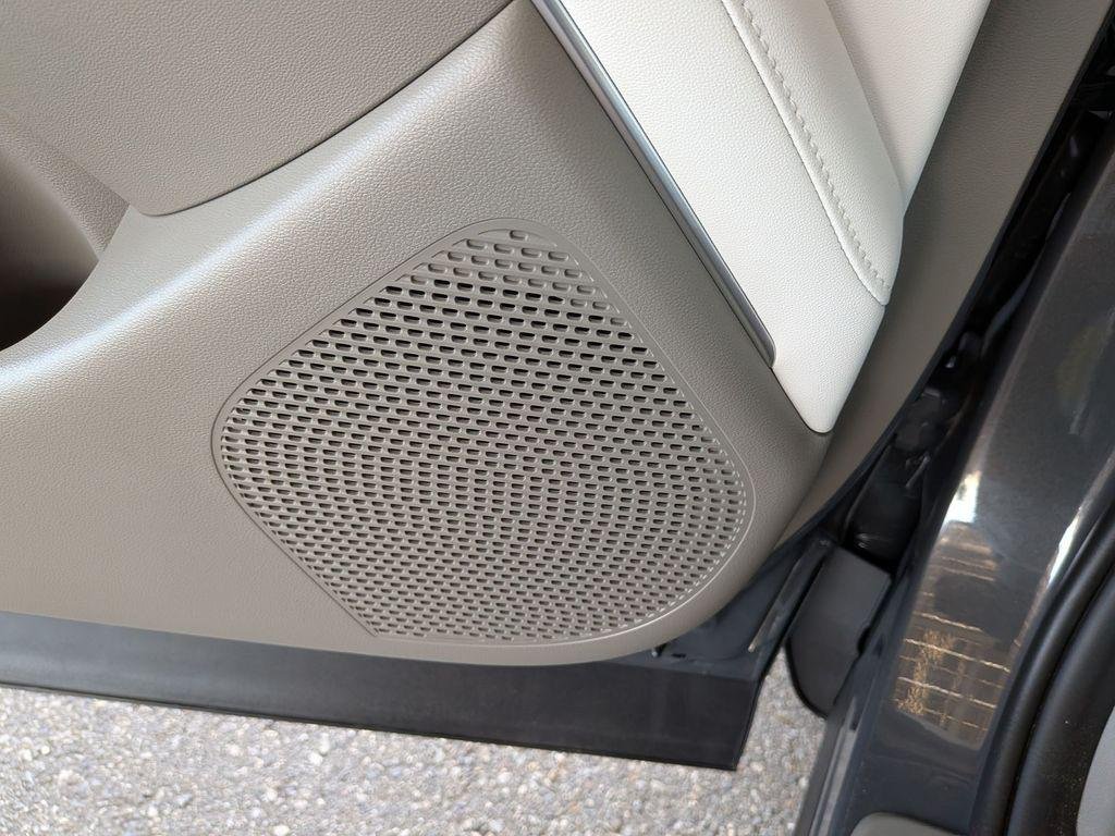 New 2026 Gray Hyundai Blue SEL 8P image 26