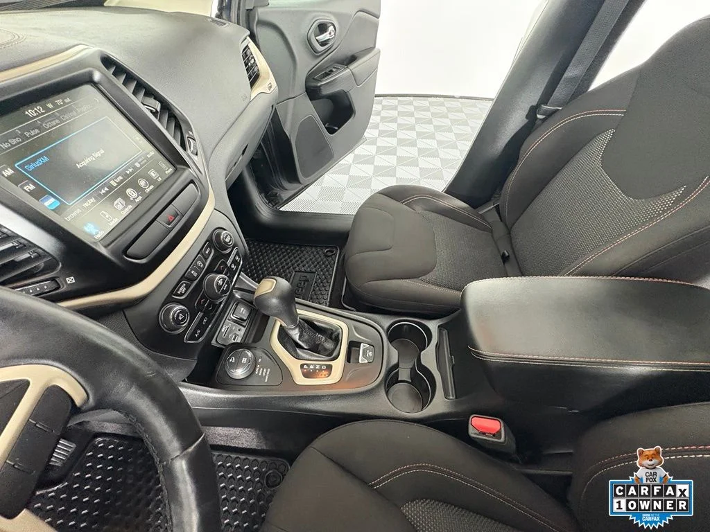 Used 2017 Rhino Clearcoat Jeep Latitude image 26