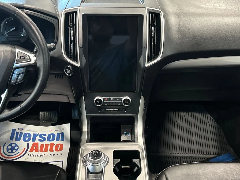 Used 2024 Black Ford SEL image 30