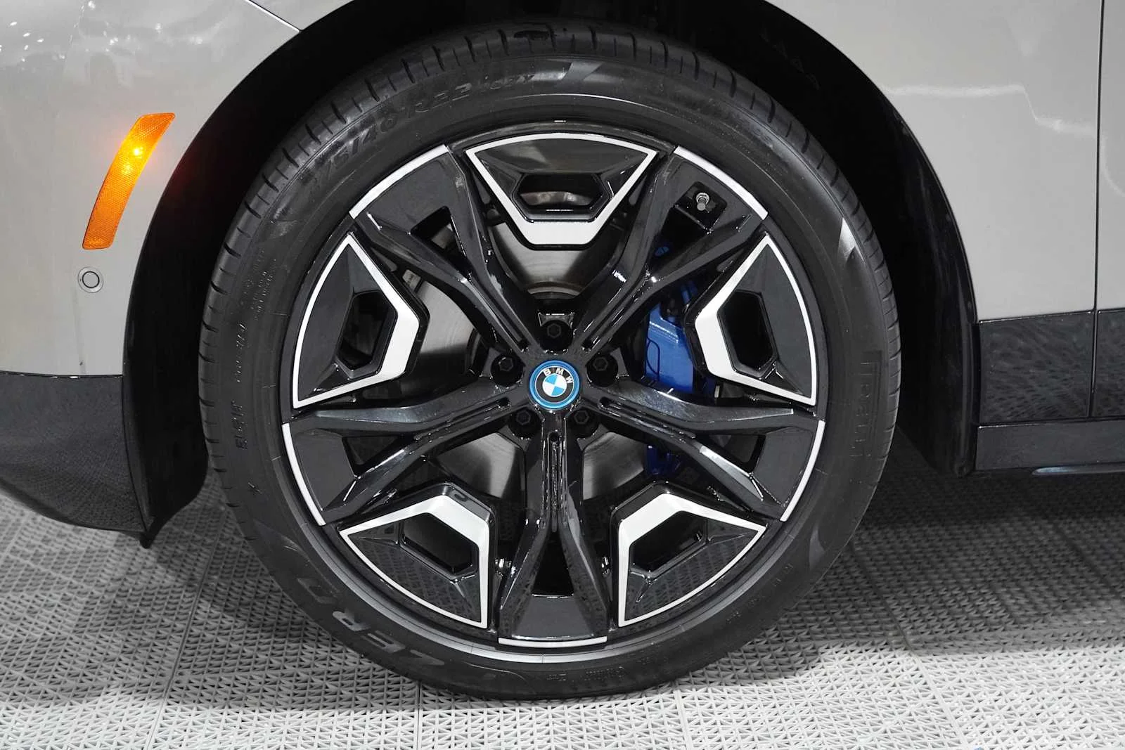 Certified Used 2024 Oxide Grey Metallic BMW xDrive50 image 8